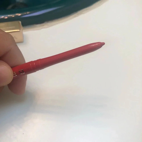 NEW BECCA FUN LIPLINER - Picture 5 of 6